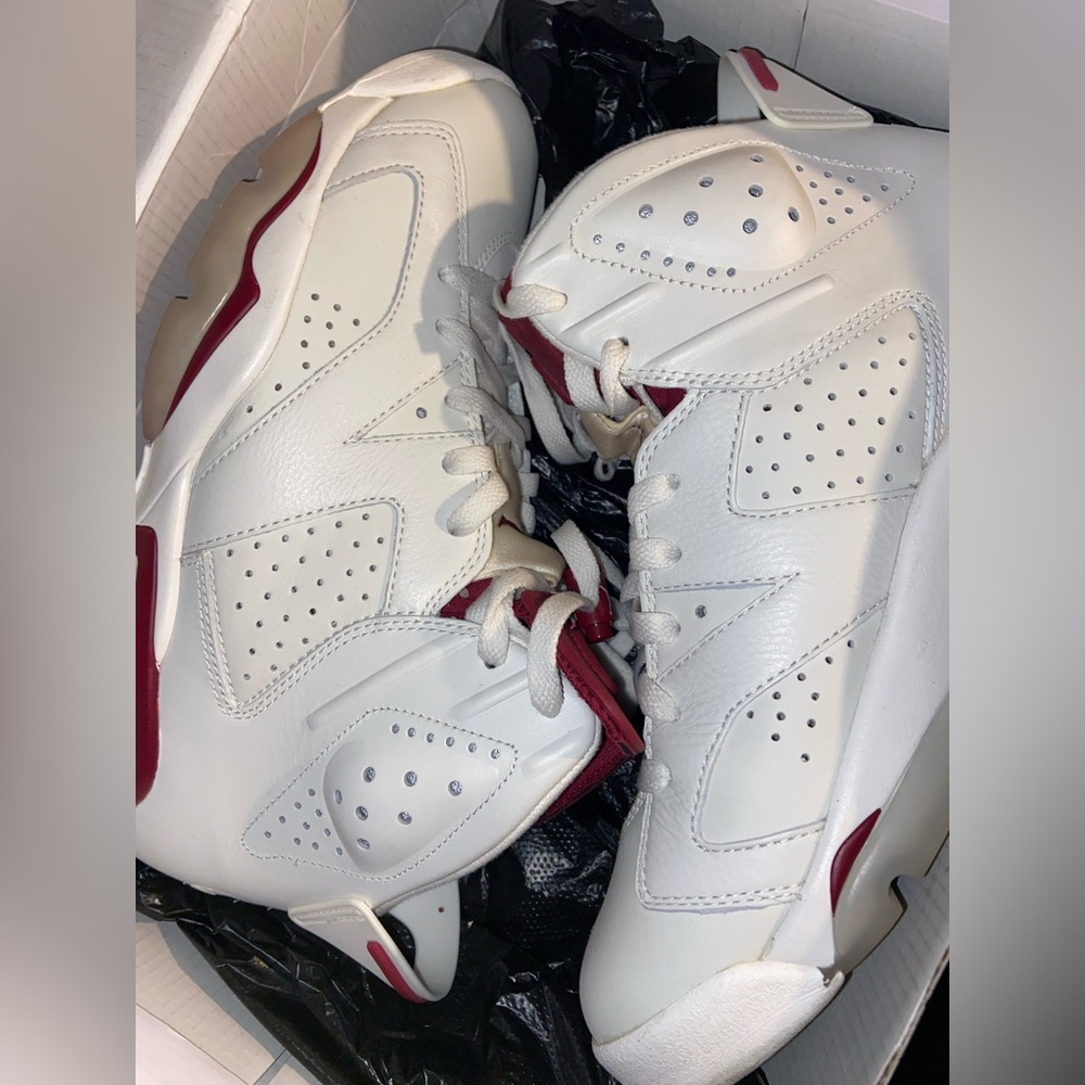 Jordan Maroon 6s Size 8.5, Worn once. Like new